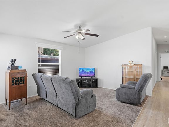 4th image of 4401 Hughes Ln Space 36