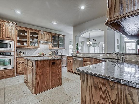 5th image of 2100 Nocona Dr