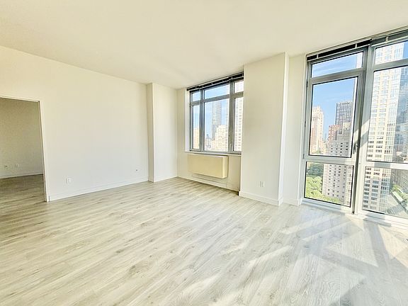 4th image of 229 W 60th St APT 22Q