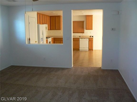 3rd image of 27 Calm Creek Ct