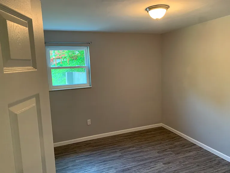 743 E Red Bud Rd #102 — Photo 9