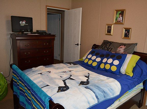 3rd image of 407 Larow Dr