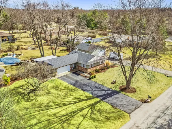 68 E Larkspur Ln, Bristol, IL 60512