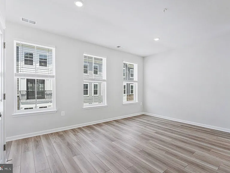 9670 Swallowtail Ln — Photo 34