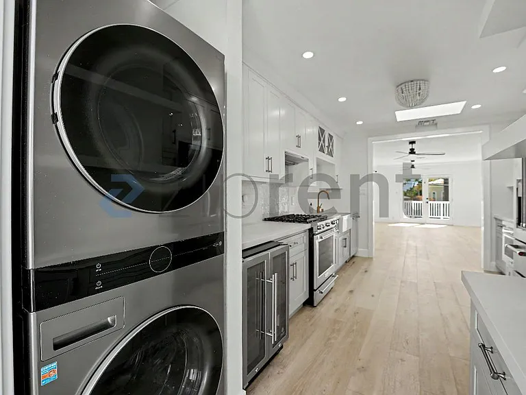 517 Sapphire St — Photo 15