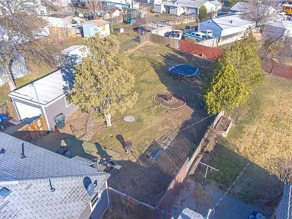 3rd image of 423 N Mattson Dr