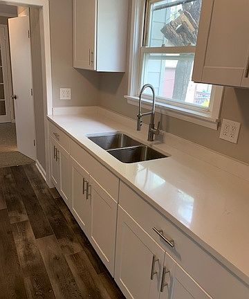 3rd image of 300 Bellevue Dr