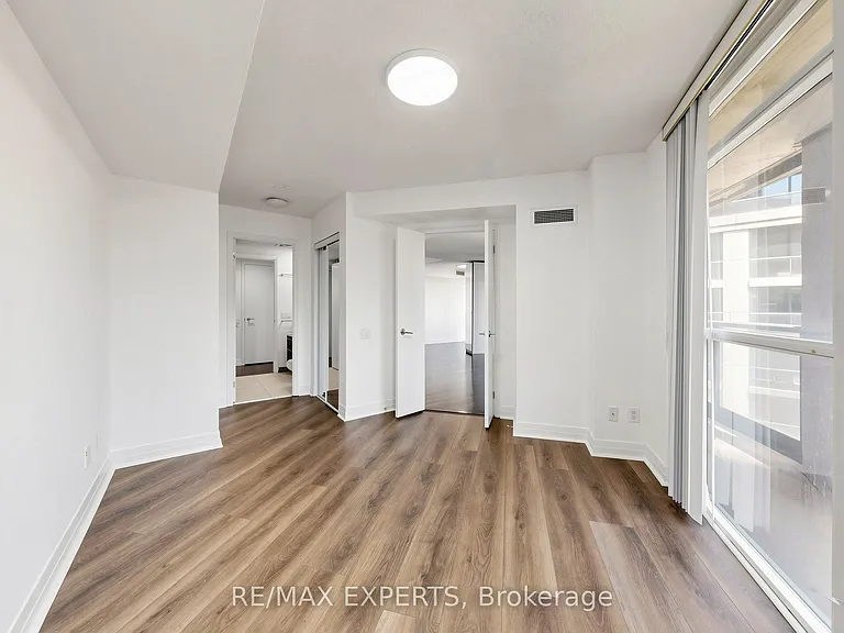 21 Carlton St #507 — Photo 18