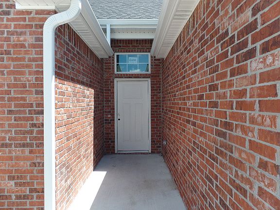 3rd image of 1307 Lavona Ln