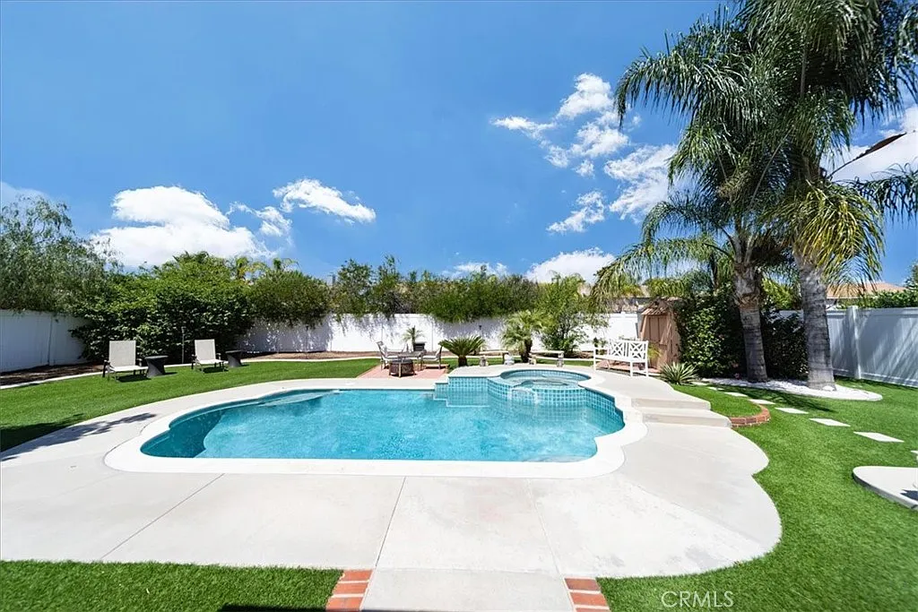 Building Photo - 32825 Canyon Crest St