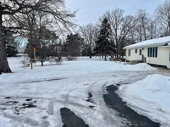 3rd image of 36447 Round Lake Loop