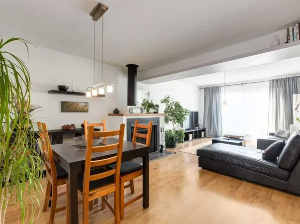 3302 S 50th St NW #25, Calgary, AB T3A 2C6