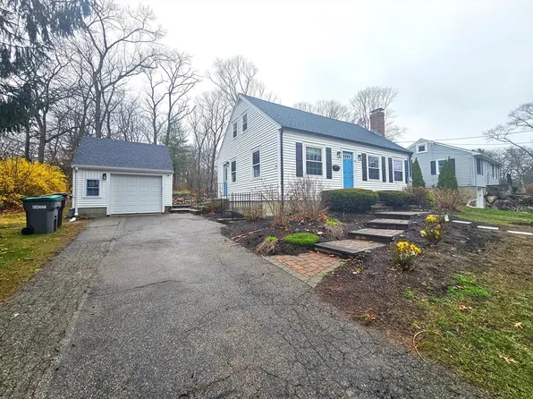 61 Ledgewood Rd, Dedham, MA 02026