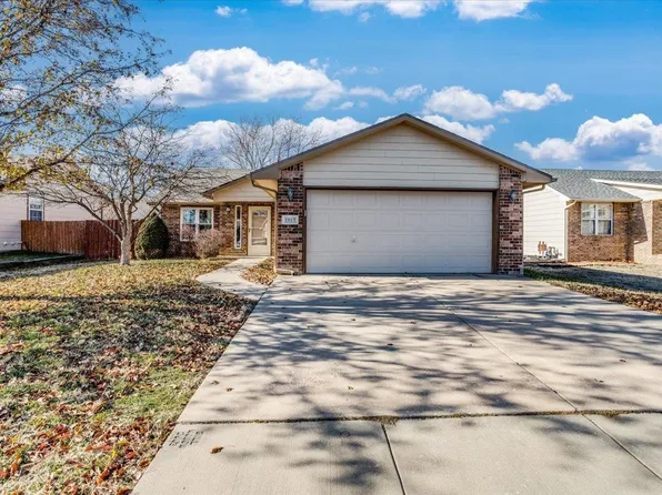 1817 S Smithmoor St, Wichita, KS 67207