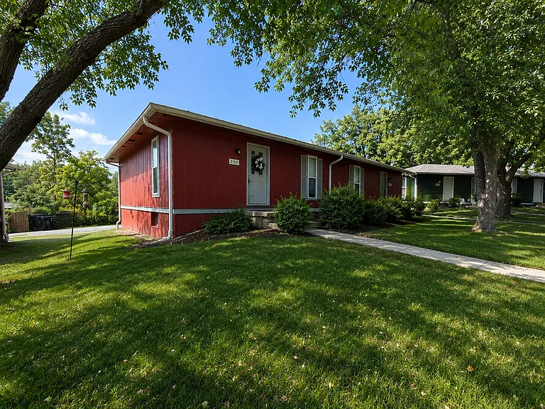 205 Wheaton Ct — Photo 1