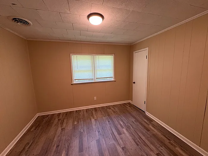 4 bed, 2.0 bath, 1940 sqft, $1,300 — Photo 3