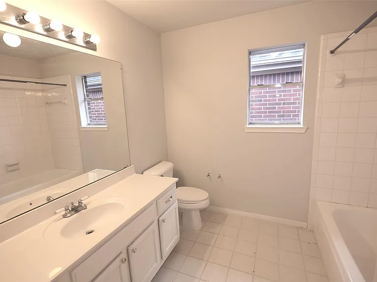 3229 Continental Dr — Photo 17