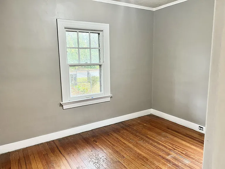 666 Eastlawn Ave — Photo 9