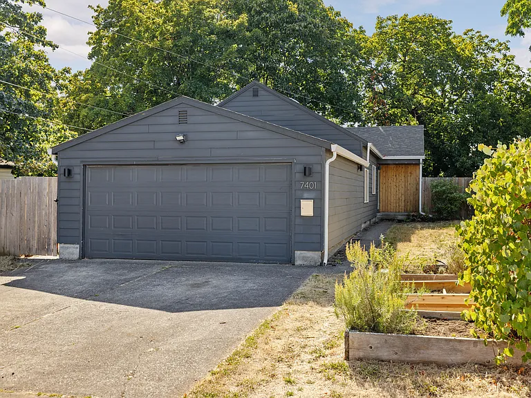 7401 SE 83rd Ave — Photo 1