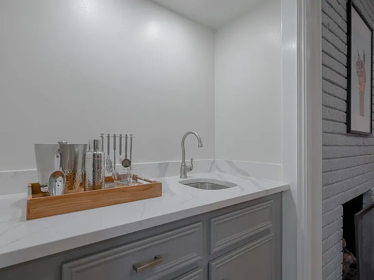 1613 E Spring Valley Rd — Photo 9