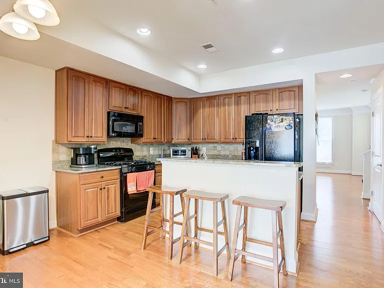 15160 Kentshire Dr — Photo 10