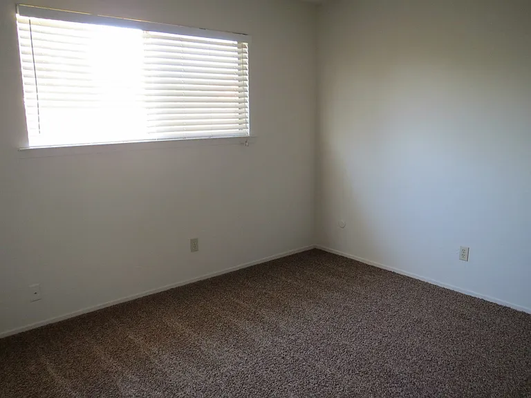 3382 Claremont Ave — Photo 6