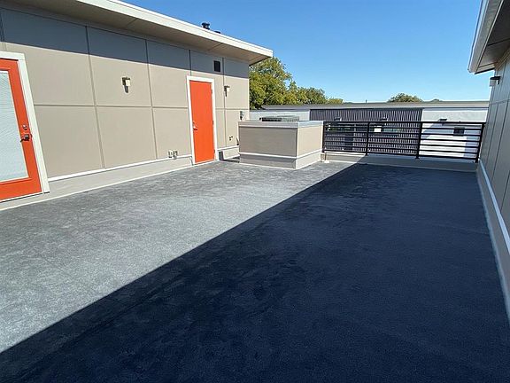 4th image of 5808 Lindell Ave #102