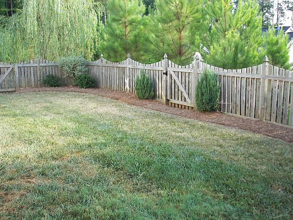 Well manicured, private backyard