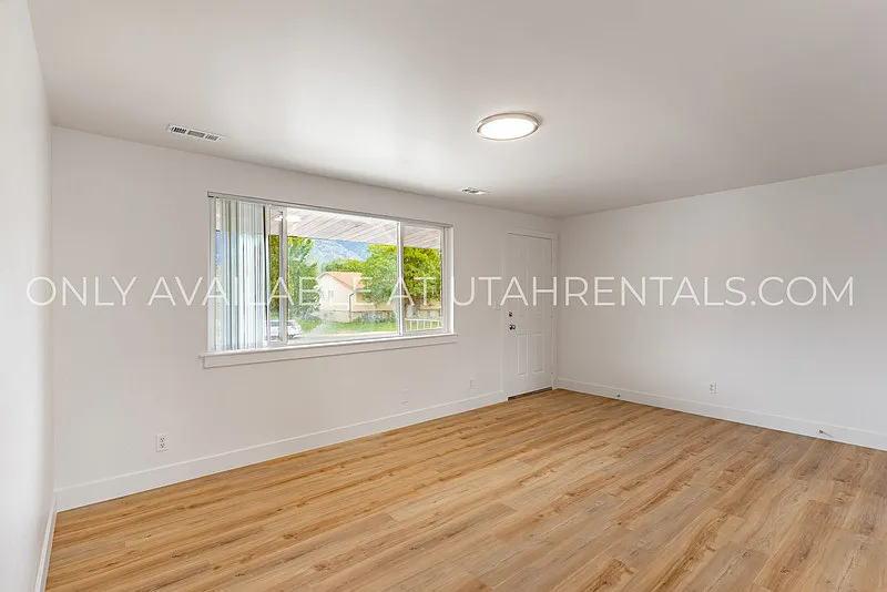 2 bed, 1.0 bath, 800 sqft, $1,300 — Photo 2