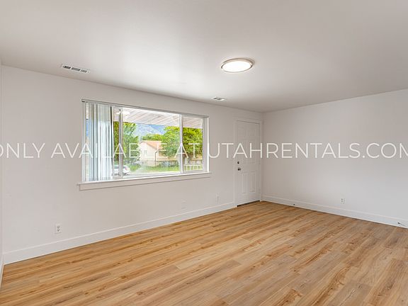 3rd image of 1050 S Virginia Cir