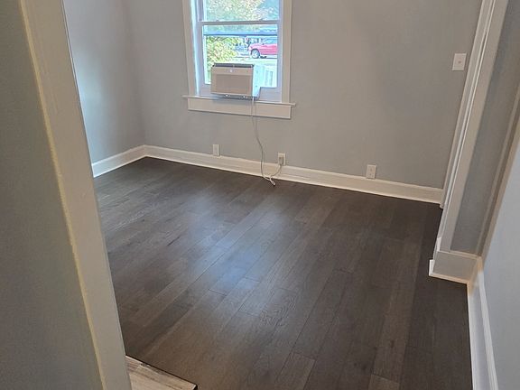 4th image of 10364 Warwick Blvd