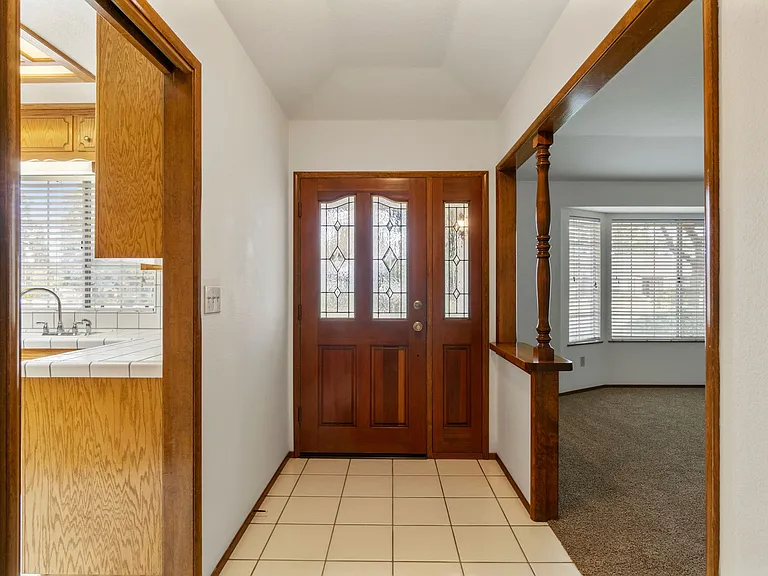 6469 N San Pedro Ave — Photo 5