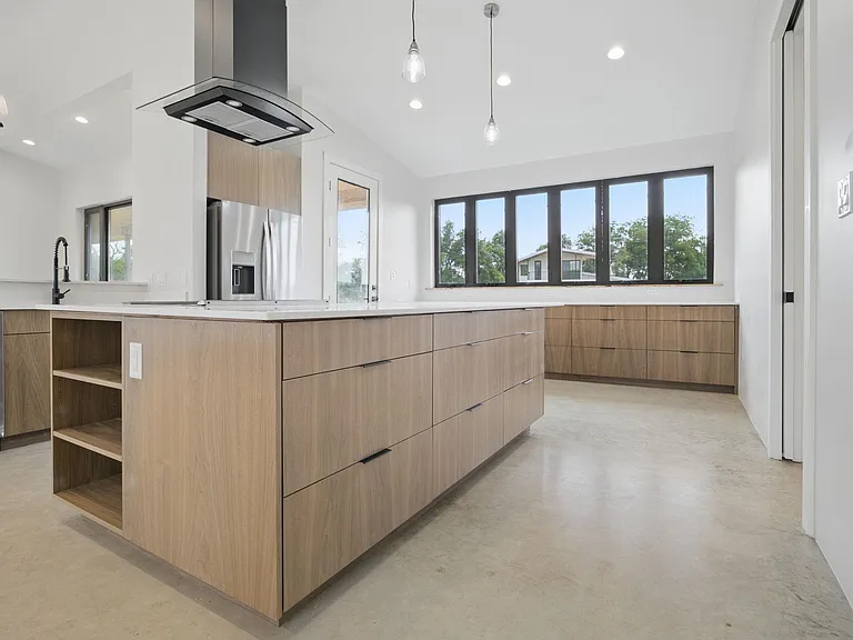 1800 Man O War Dr — Photo 16