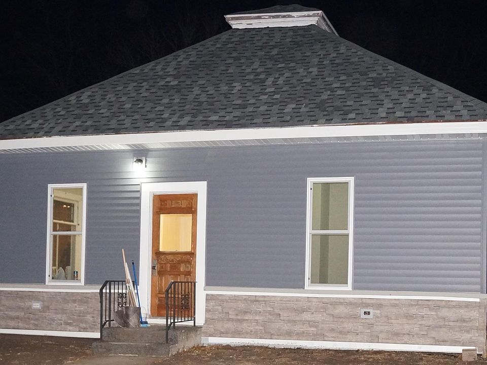 1st image of 303 Lewis St