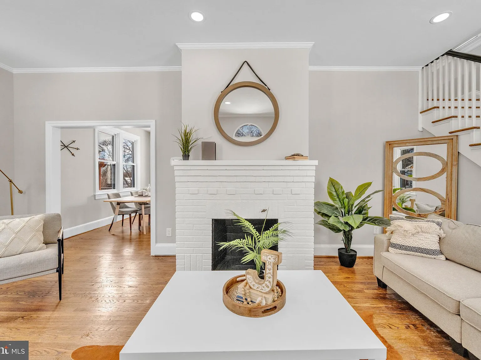 4 bed, 2016 sqft, $4,800 — Photo 2