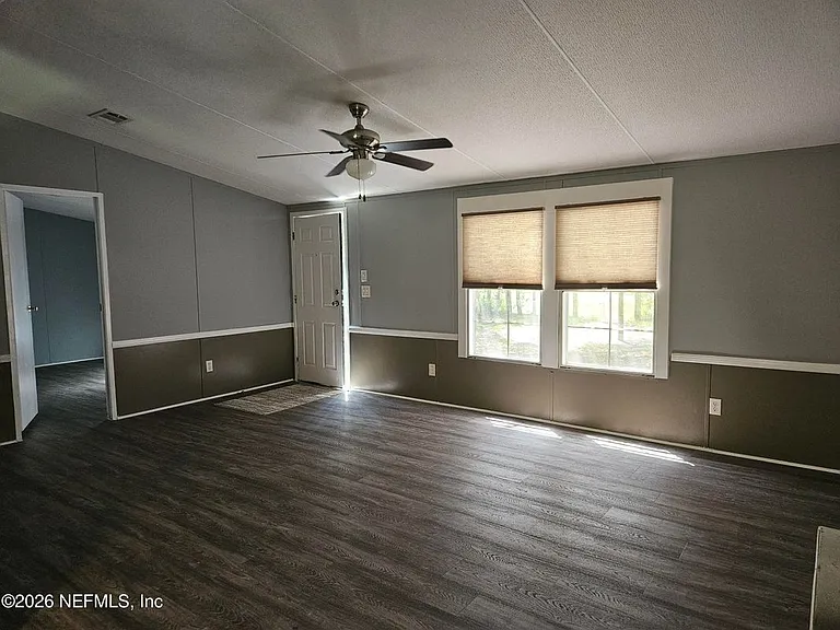 2415 Clover Ave — Photo 5