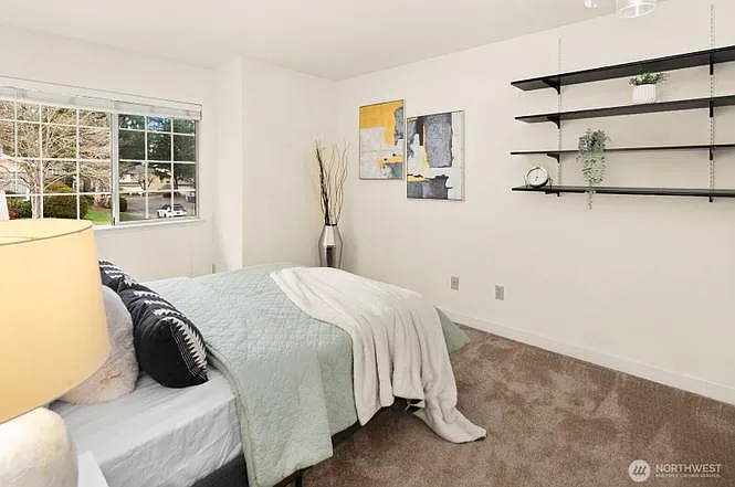 24341 SE 42nd Pl — Photo 4
