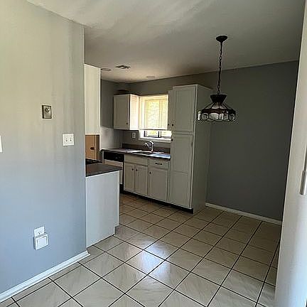2nd image of 150 Amberly Dr Unit B
