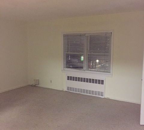 3rd image of 21611 Northern Blvd #1