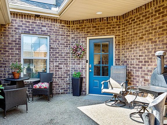 4th image of 272 Bellingdon Dr