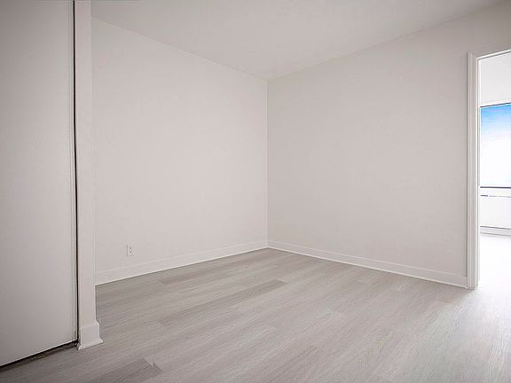 4th image of 301 E 45th St APT 11F