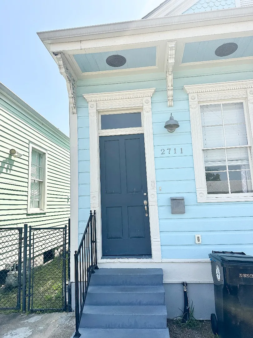 Beautiful! 1 Bedroom 1 Bath Duplex in Central City! — Photo 2