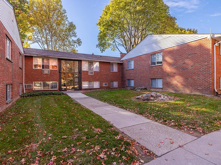 Northside Manor Apartments — Photo 4