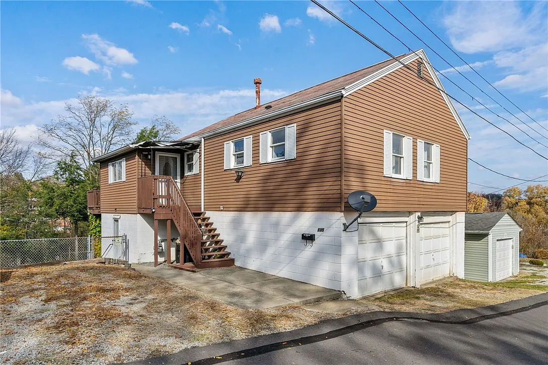 135 Spence St photo 1