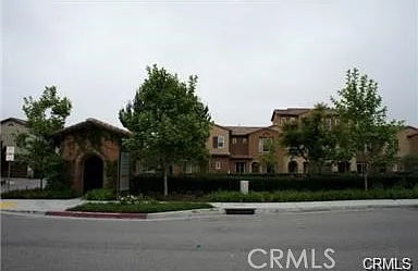 3 bed, 2.5 bath, 1631 sqft, $4,200 — Photo 4