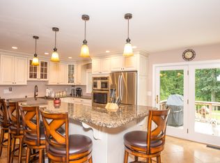 7 Hyacinth Ct, Cream Ridge, NJ 08514