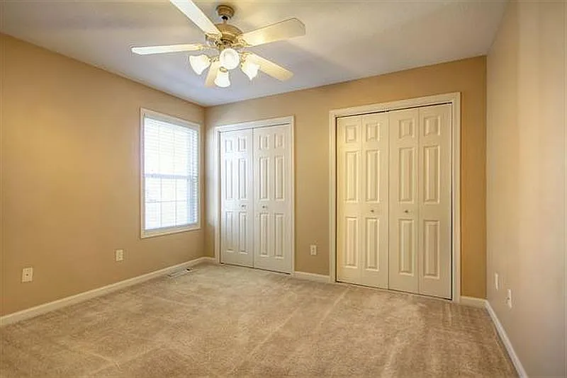 2118 Harbortown Cir — Photo 2