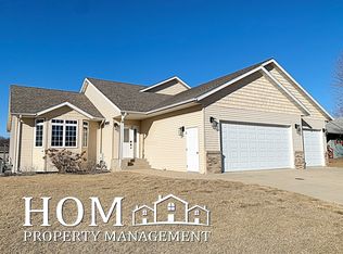 437 Thomas Dr, Eagle Lake, MN 56024