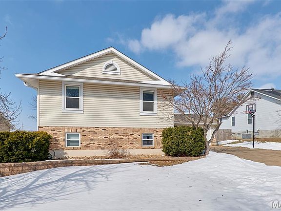 3rd image of 1106 Holly Springs Trl