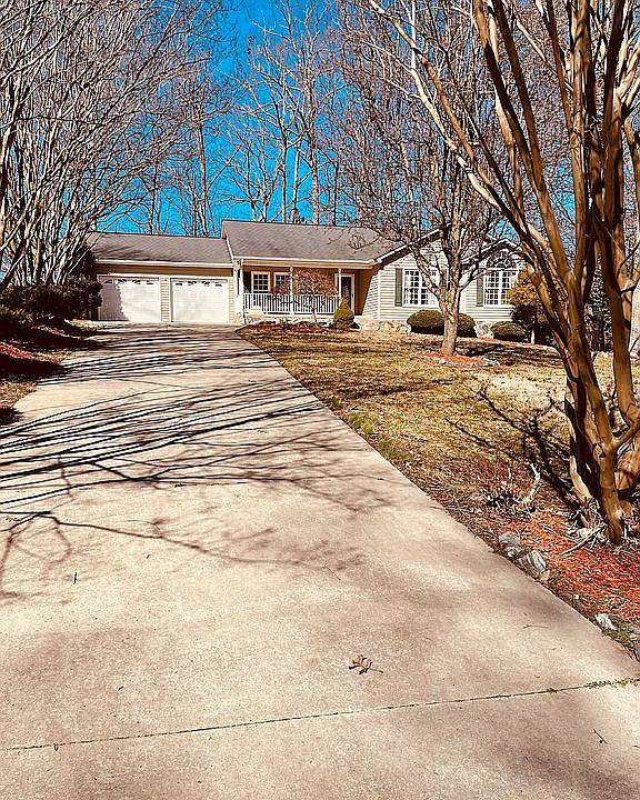 1st image of 137 Pinkney Ln